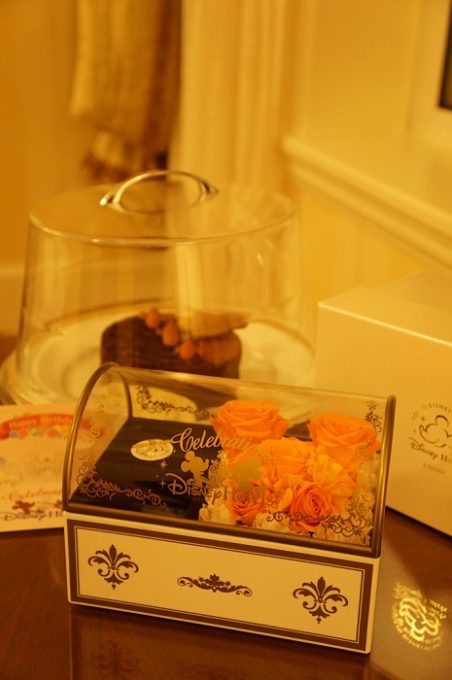 東京ディズニーランドホテル ルームサービス ケーキ フラワー ディナー でお誕生日祝い Rlog